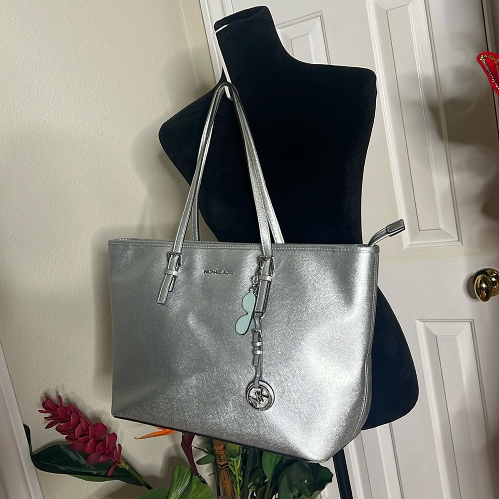 EUC authentic Michael Kors Metallic silver shoulder bag tote travel texture rare